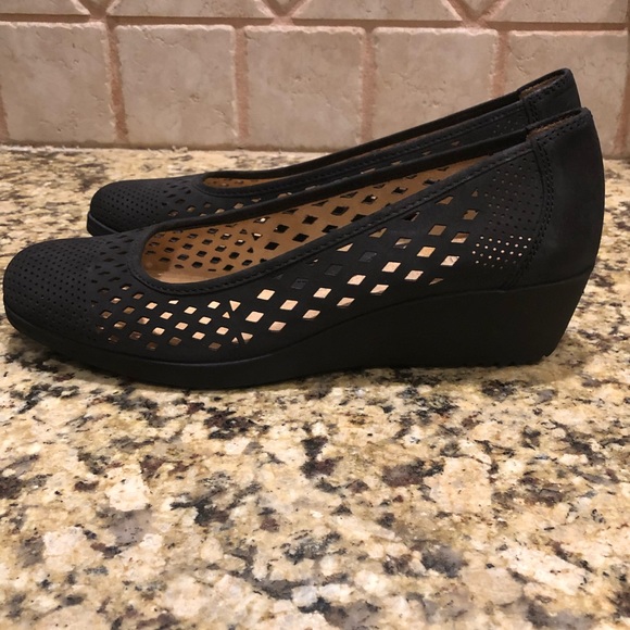 Womens Brina Laser Cut Wedge Pump - Picture 6 of 8